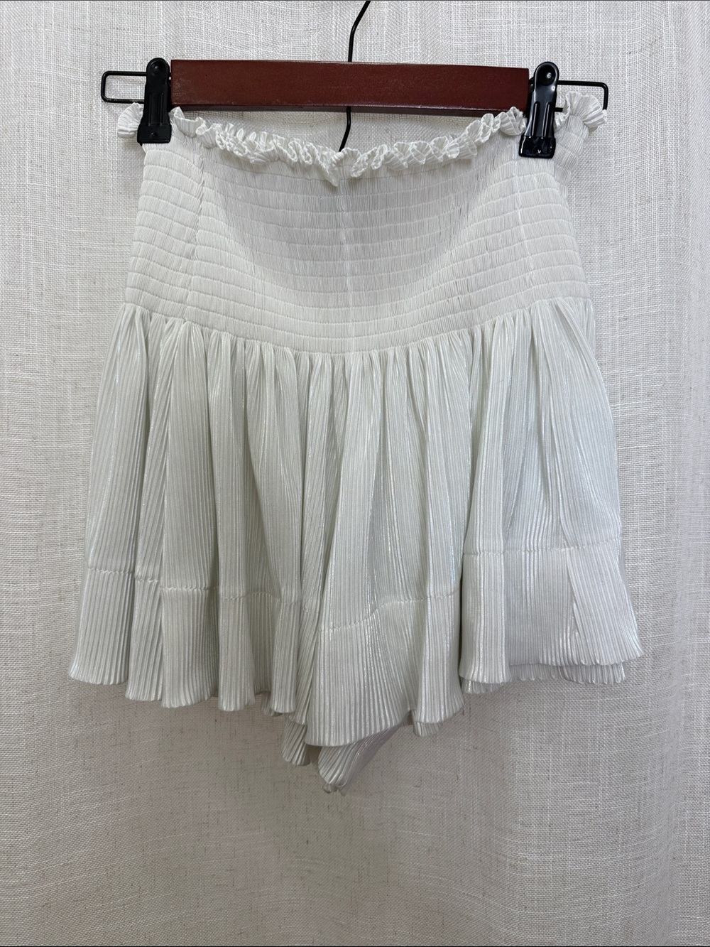 Queen Of Sparkles White Pleated Ruffle Shorts Size Small Excellent Condition